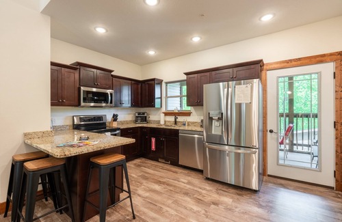 Indian Point Cabin | 3BR WALK-IN ~ Near SDC ~ Game Room ~ 2 Pools ~ FREE TICKETS INCLUDED! (RR93A)