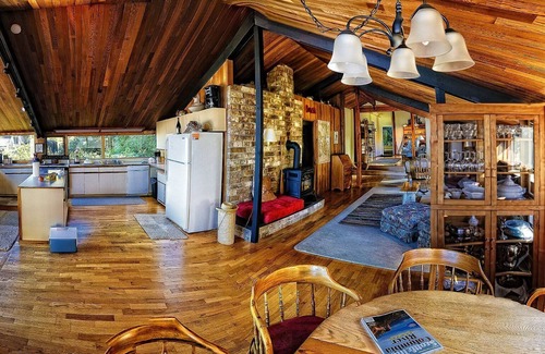 Anacortes Cottage | 3BR Weaver's Cottage on Peaceful Guemes Island