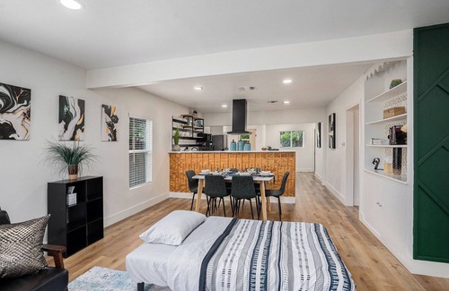 Edison House | 3BR with 300 Mbps WiFi & Nugget Ice Maker - Perfect for Groups & Business Travel