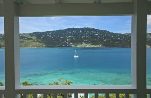Peterborg House | 3BR with amazing views, only 5 min from Magen's Bay!