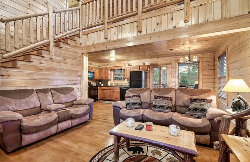 Pigeon Forge House | 3br3ba.Summer datesleft. Steps2pool.Close2DollywoodHot Tub, Game Room,Wifi