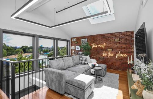 Somerville Apartment | 3BR3Bth Penthouse 2 Parking Spaces TD MIT Harvard