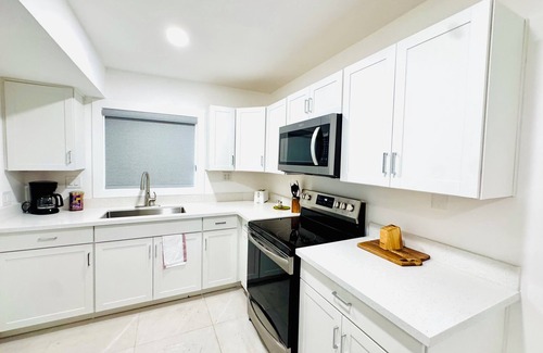 Beverly Green Condo | 3BrApartment,Vegas,strip,LVCC,book,bestlocatioN,july4TH.pool