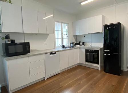 Burleigh Heads House | 3BRM Burleigh Beach Retreat - Walk to Cafes, Shops and Surf!