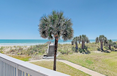 Litchfield by the Sea Apartment | 3C Inlet Point, 3 Story Oceanfront Townhouse with Easy Beach Access