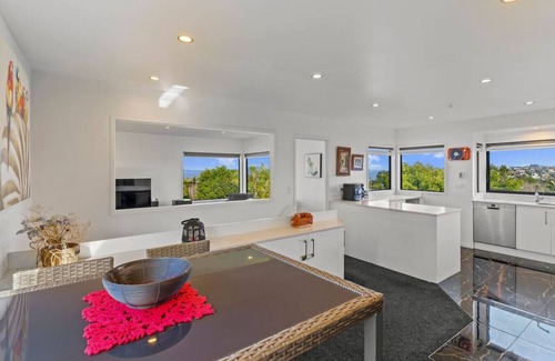 Browns Bay Apartment | 3D Orchard Road, Browns Bay, Auckland 0630