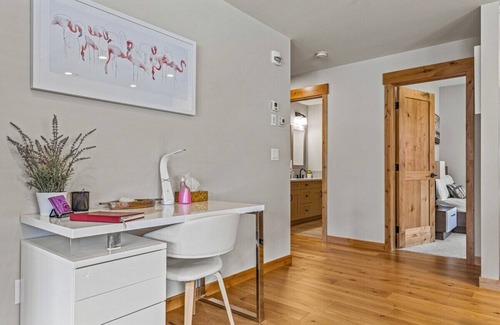 Canmore Condo | 3F 1600sf Corner 3BR/2BA in heart of Canmore