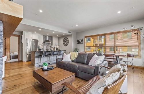 Canmore Condo | 3F 1600sf Corner 3BR/2BA in heart of Canmore