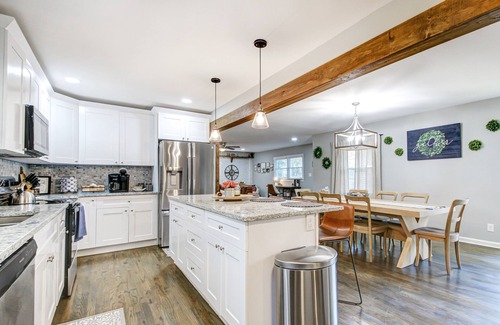 Smyrna House | 3mi frm the Braves Stadium. EV charger, Pickleball, close to EVERYTHING!