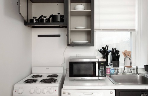 Shadyside Apartment | 3min>Carnegie Mellon University:UPMC Shadyside:3min>CMU:Full Kitchen
