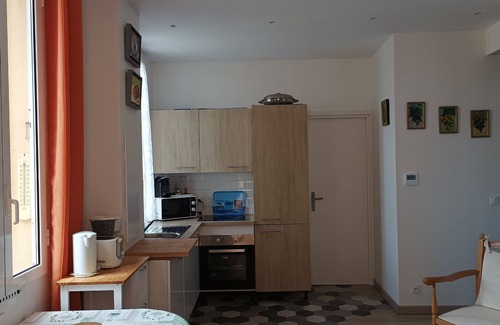 Menton Apartment | 3min walk BEACHES, PARKING Town Hall, Pedestrian street Quiet 42 m2 CLIM 3p max