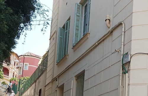 Menton Apartment | 3min walk BEACHES, PARKING Town Hall, Pedestrian street Quiet 42 m2 CLIM 3p max