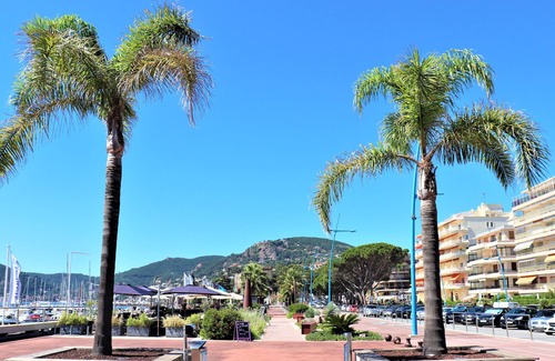 Mandelieu-la-Napoule Beach Apartment | 3p30 Beautiful bright 3-room apartment by the sea