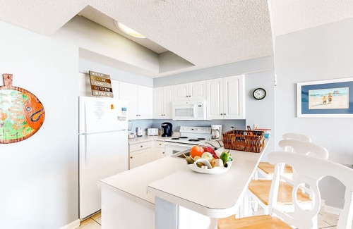 Miramar Beach Condo | 3rd Floor Comfortable gulf view Condo, Steps to beach, Shopping & dining nearby