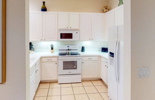 Bahama Bay Condo | 3rd floor condo w/tennis court, near theme parks, basketball court, balcony