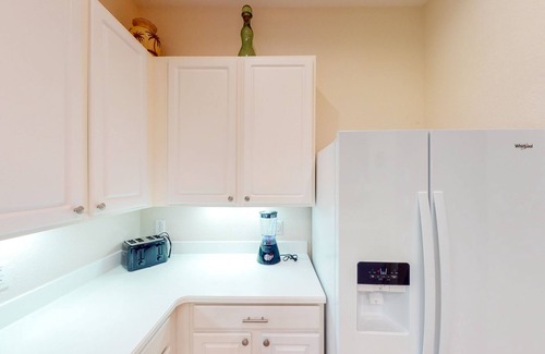 Bahama Bay Condo | 3rd floor condo w/tennis court, near theme parks, basketball court, balcony