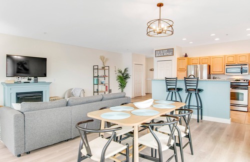 Westport Condo | 3rd-floor dog-friendly condo close to the beach with pool, hot tub, beach access