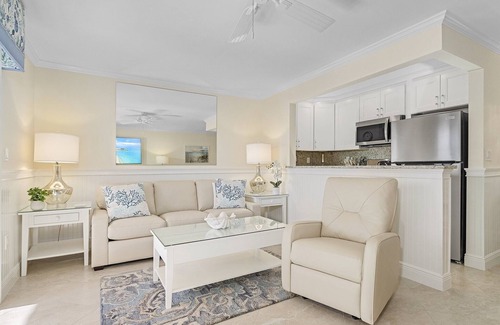 Shell Harbor Condo | 3rd Floor Sanibel Condo With Balcony And Beach Views - Sandalfoot 4B3
