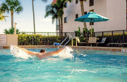 Shell Harbor Condo | 3rd Floor Sanibel Condo With Balcony And Beach Views - Sandalfoot 4B3