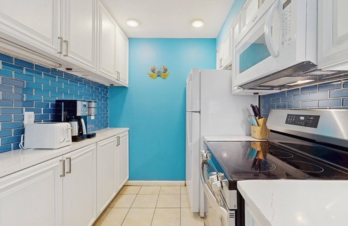 Fort Walton Beach Condo | 3rd-floor updated condo with Gulf-front views - short drive to shopping