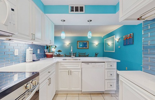 Fort Walton Beach Condo | 3rd-floor updated condo with Gulf-front views - short drive to shopping