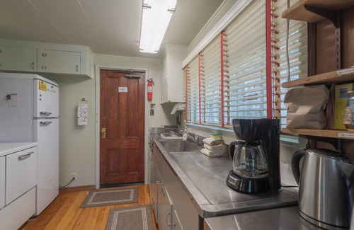 Government Camp Cabin | 3rd night free stay before 08/31 enjoy lakes, hiking, electric car charger!