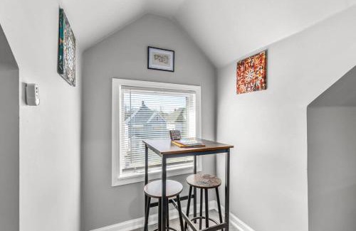 Detroit Apartment | 3rd Story Loft Islandview Pets Included with Free Parking!