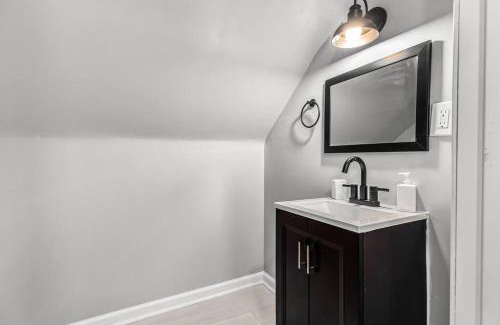 Detroit Apartment | 3rd Story Loft next to West Village Free Parking