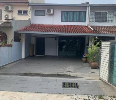 Bukit Jalil House | 3Room 10pax SR Landed Comfy 5 Star Sofa&Bed 4 Parking