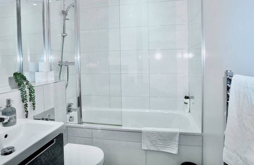 Slough Apartment | 3Troutbeck 1bedroom · Spacious Ground floor Apt Central Slough