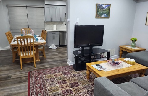 Churchill Meadows House | 4 + 1 bedrooms 4 baths Entire Home in Mississauga