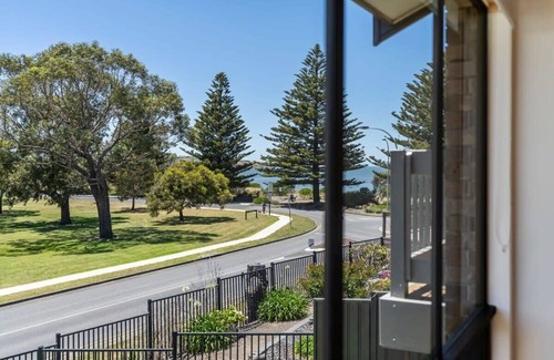 Victor Harbor House | 4/1 Harbour View Terrace - Wi-Fi