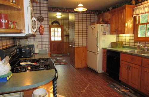 Big Bear Lake Cabin | 4 + 3 LAKEFRONT HOME W/BOAT DOCK & PRIVATE BEACH