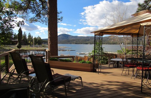 Big Bear Lake Cabin | 4 + 3 LAKEFRONT HOME W/BOAT DOCK & PRIVATE BEACH