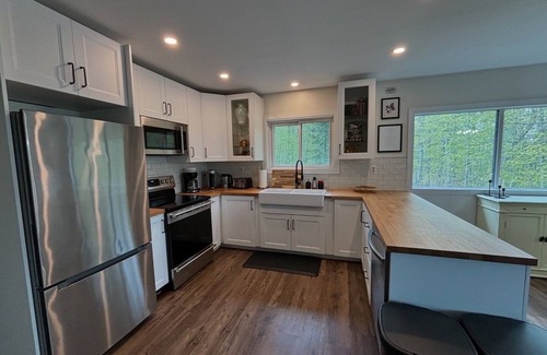 Whitestone Cottage | 4.5 Acre Property with Two Cottages on Shawanaga Lake
