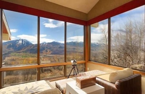 Starwood House | 4/5 Aspen Family Home, Pool Table, Great Views!