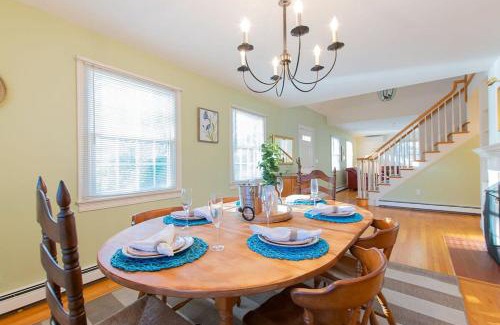 East Orleans House | 4-5 Min to Mill Pond or Nauset Beach