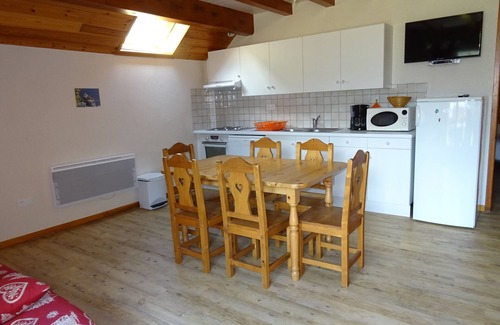 La Chapelle-en-Valgodemard Apartment | 4/6 person duplex apartment in chalet, balcony, swimming pool