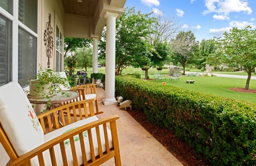 Georgetown House | 4,600 sq ft WINTER VACATION EXECUTIVE home on large corner lot, lovely community