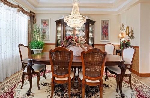 Georgetown House | 4,600 sq ft WINTER VACATION EXECUTIVE home on large corner lot, lovely community