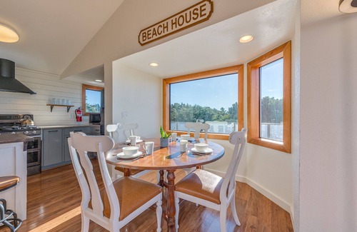 Warrenton House | 4-Acre Beach Farmhouse, hot tub, firepit, game room, 3 min walk to beach, slp 14