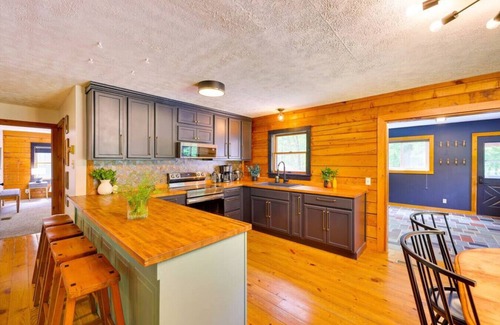 Canadensis Ski Chalet | 4 Acre Oasis: Heated Pool, Hot Tub & Gameroom