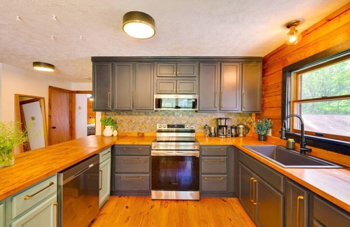 Canadensis Ski Chalet | 4 Acre Oasis: Heated Pool, Hot Tub & Gameroom