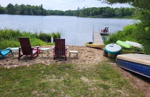 Central Frontenac Cottage | 4 Acres on the Lake, Sharbot Lake