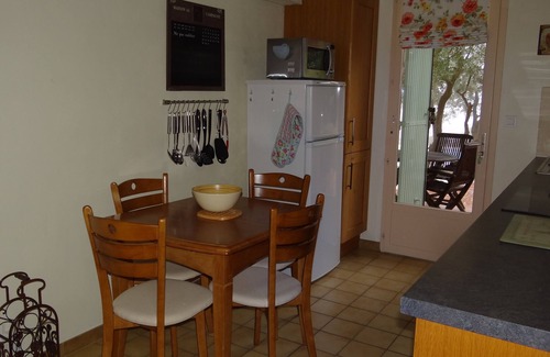Saint-Saturnin-les-Apt Apartment | 4* air-conditioned gîte in the shade of olive trees, swimming pool overlooking the Luberon.