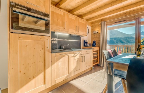 Champagny-en-Vanoise Apartment | 4* Apartment for 6, ski-in, mezzanine, Wifi