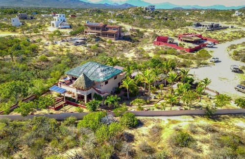 Los Zacatitos House | 4-bedroom house in beautiful Zacatitos with WiFi