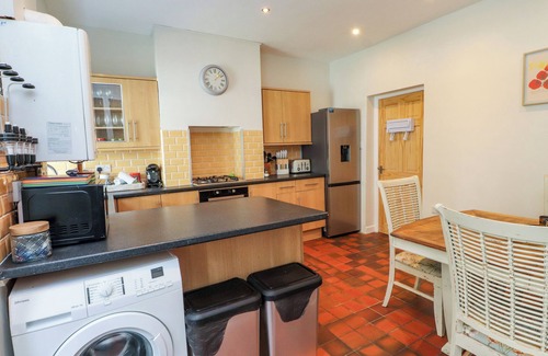 Llandudno Cottage | 4 BAY VIEW TERRACE, pet friendly, with a garden in Llandudno