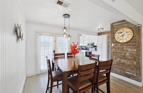 Weatherford House | 4-BD,2-BA Home Retreat, Laundry, Backyard