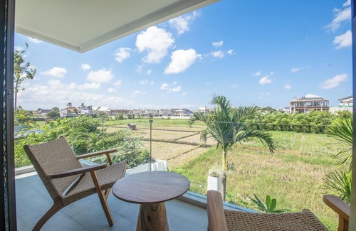 Batubelig Villa | 4 Bd Seminyak Rice Paddies View 4 mins to Beach